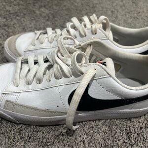 Nike White and Black Sneakers